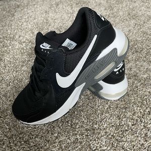 NIKE Air Max Excee Size 9.5
